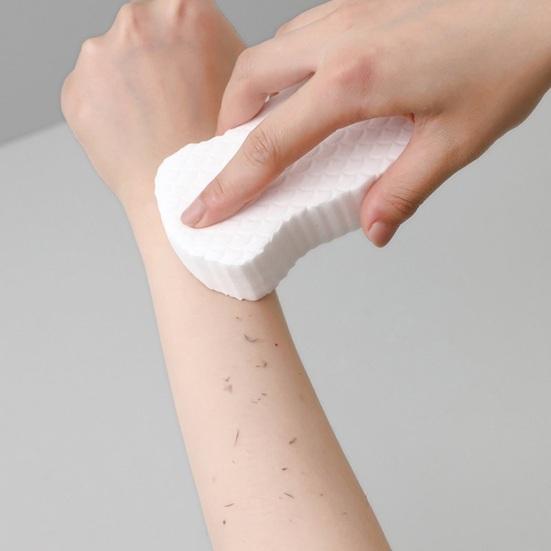 Éponge Sérénicia™ — La solution douce pour les jambes de fraise